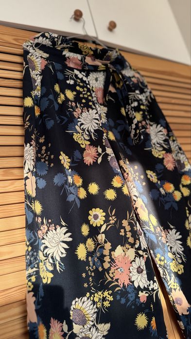 Pantaloni 3/4 culotte cu flori