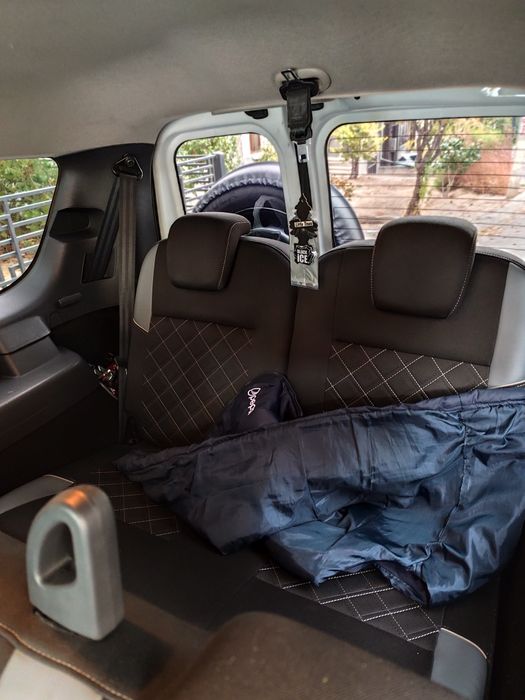 Срочно продаю свою машину Лада Ларгус