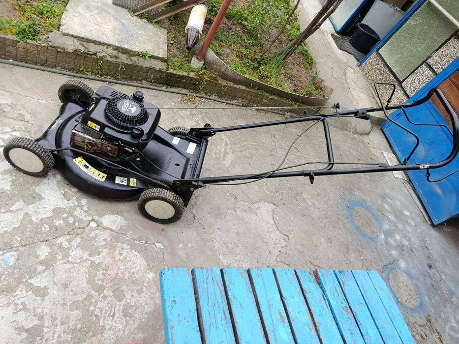 Самоходна косачка 5 к.с. марка Брикс.