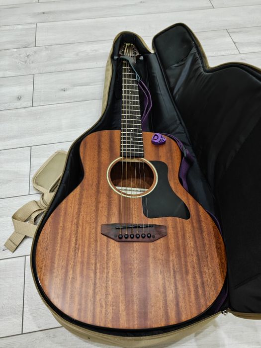 Акустическая гитара