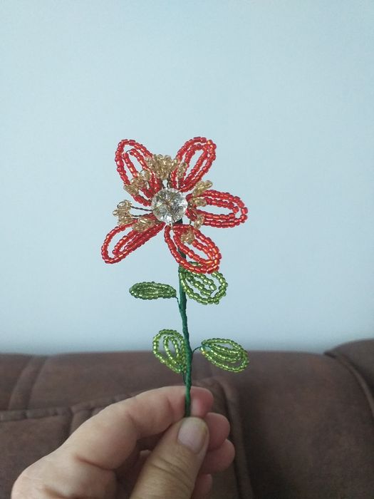 Цветочек из бисера