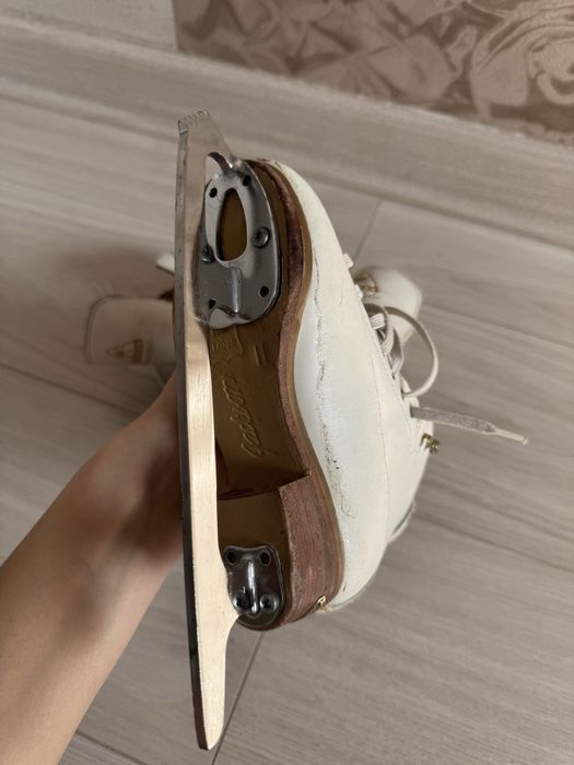 Коньки фигурные профессиональные