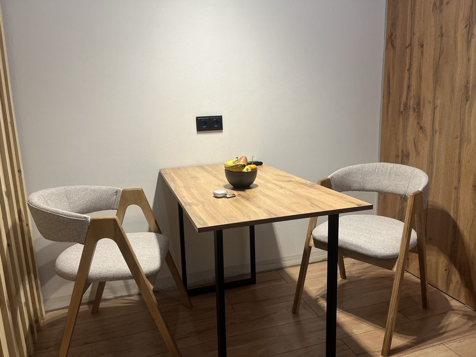 Продам 2 стула + стол