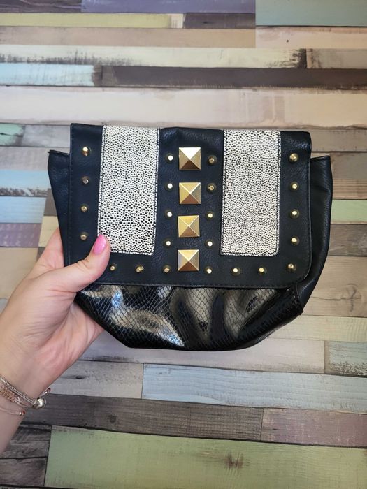 Продавам дамски чанти на цени от 8лв до 20лв