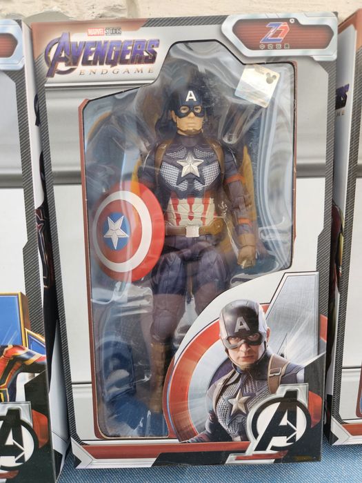 Продам игрушки Marvel