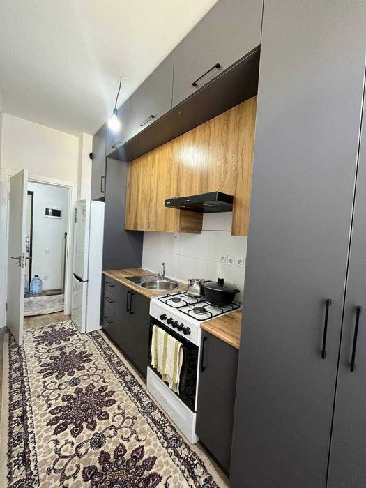 Чирчик шаҳри 2 микрорайонда 2 хонали квартира сотилади.