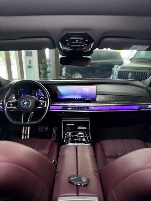 Bugun sotuvimizda BMW i7 50 eDrive