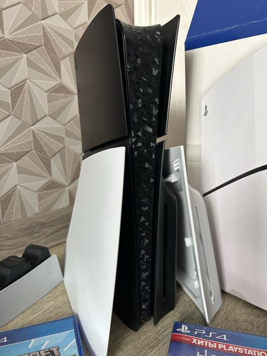 продам ps5 slim+6 игр+2 джойстика