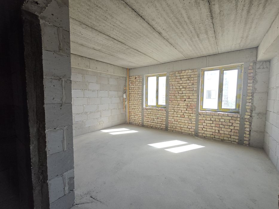Продается просторная 2-комнатная квартира-студия 62,7 м² в новостройке