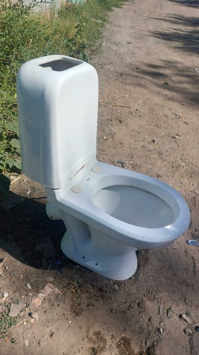 Продам Унитаз в хорошем состоянии