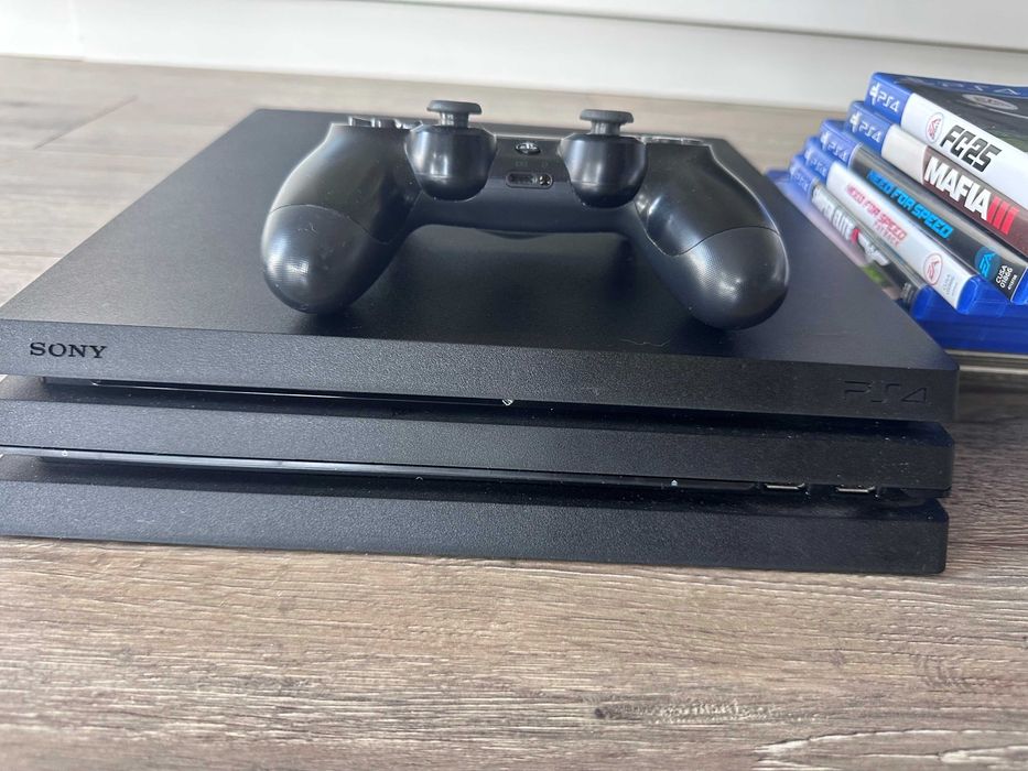 PlayStation 4 + 8 Jocuri + Controller – Gata de Joacă!