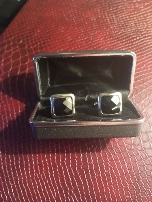 Запонки                .