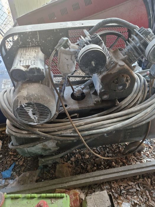 Компрессор трехпоршневый