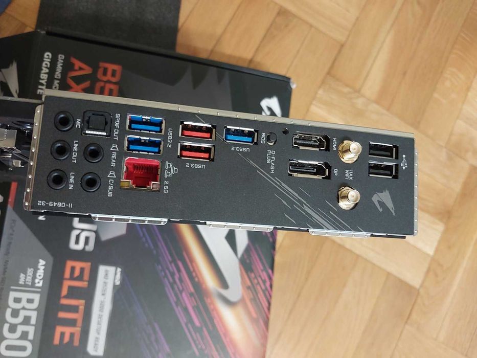 AMD Ryzen 7 5800X + Gigabyte B550 Aorus Elite Wi-Fi