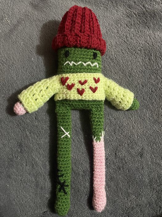 Игрушка монстр вязаная