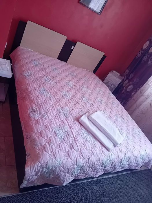 Отдавам самостоятелни стаи от апартамент за нощувки