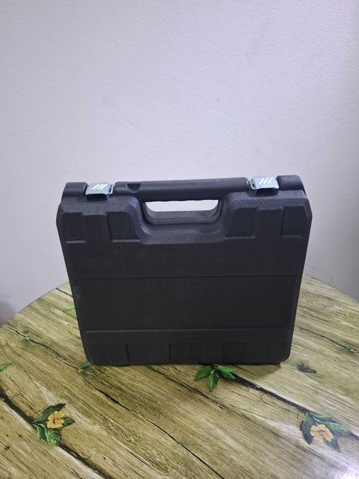 Set Bormasina + 30 accesorii cu 2 Acumulatori 21V