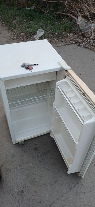 Продам холодильник маленький неисправный