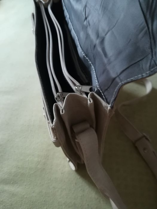 Дамска чанта с една регулируема дръжка