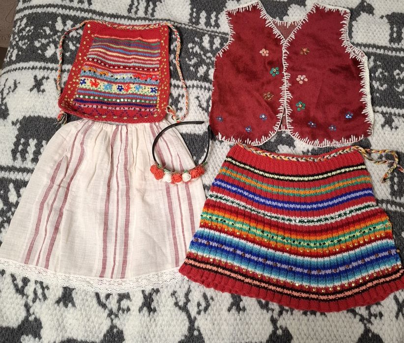 Носии за момичета, цената е за бройка.