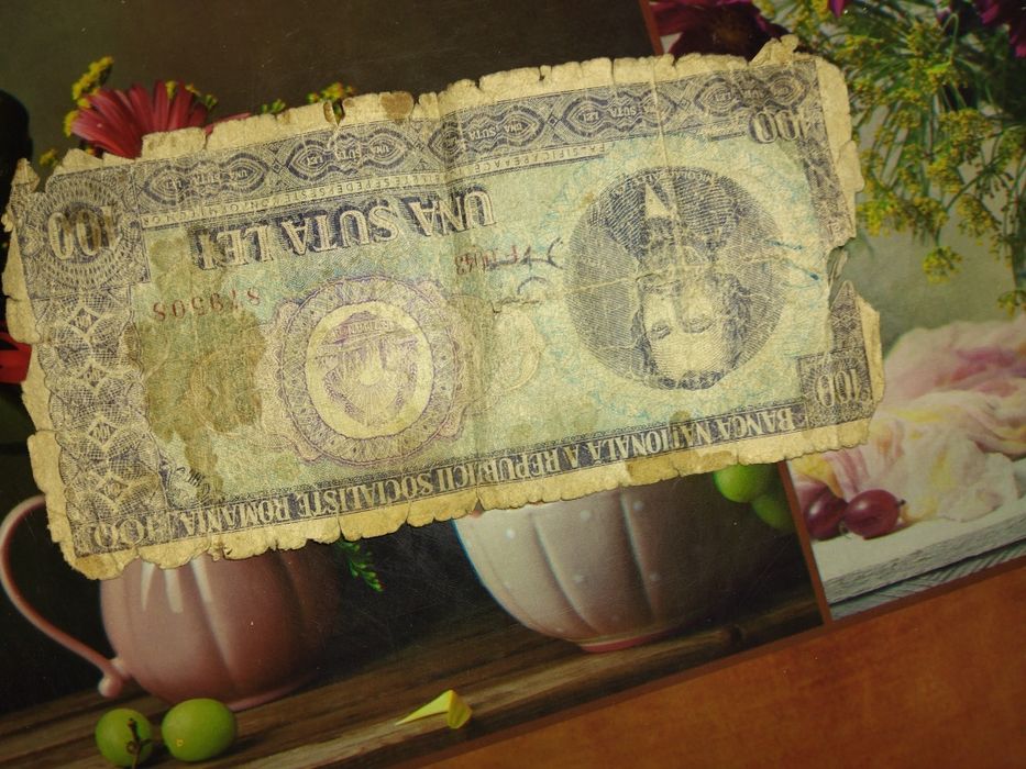 Vând bacnote vechi și am și monede vechi