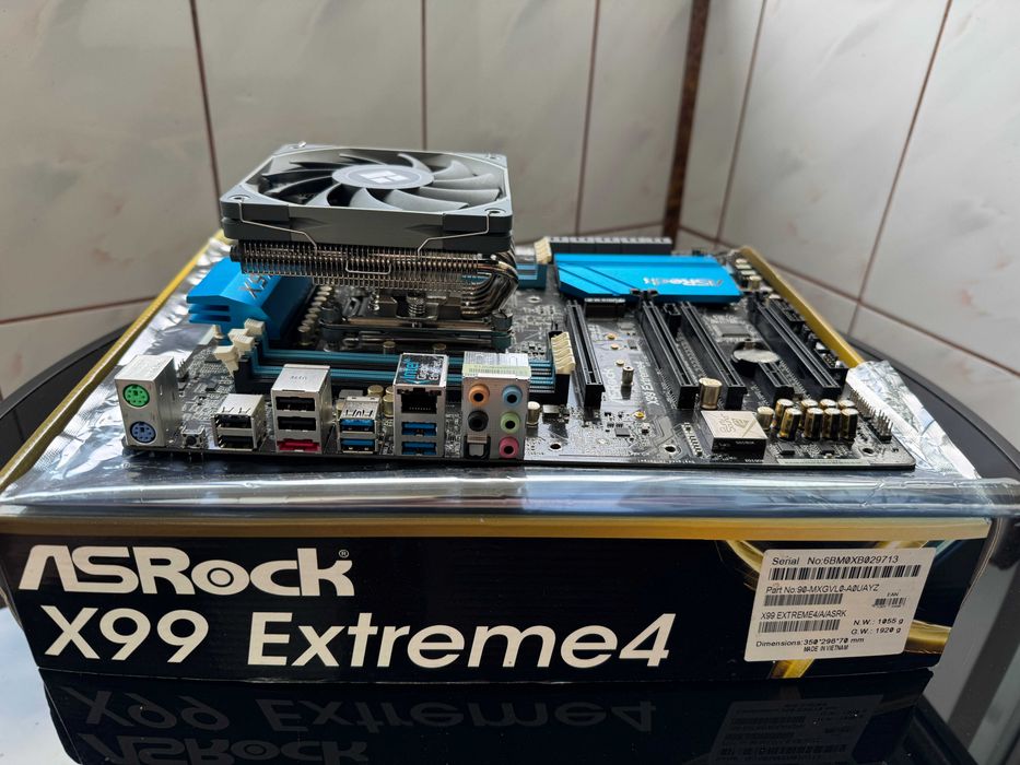 KIT Placa De Baza ASRock X99 Extreme 4 / Procesor Intel Xeon E5-2630L v3 / Cooler Thermalright Low Profile AXP120-X67