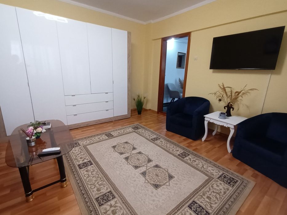 Proprietar,închiriez apartament 2 camere,etaj 1,ultracentral Deva