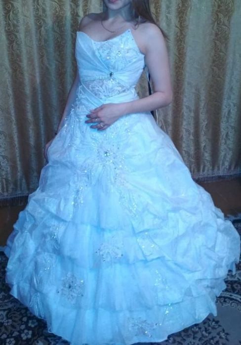 Свадебные платья продам