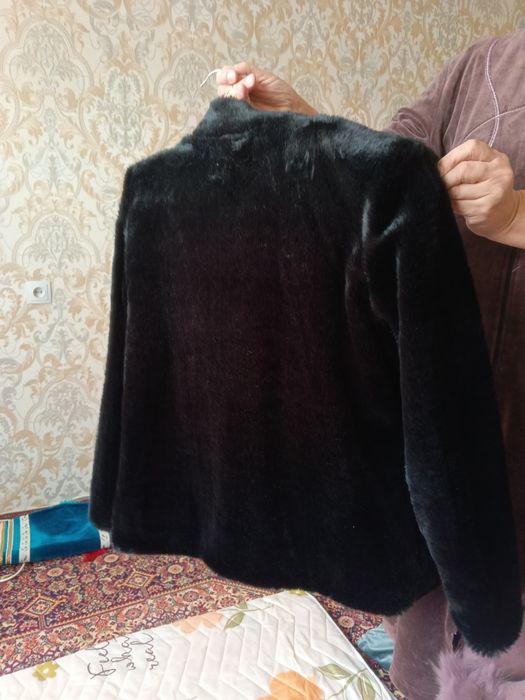 Шуба короткая продаётся