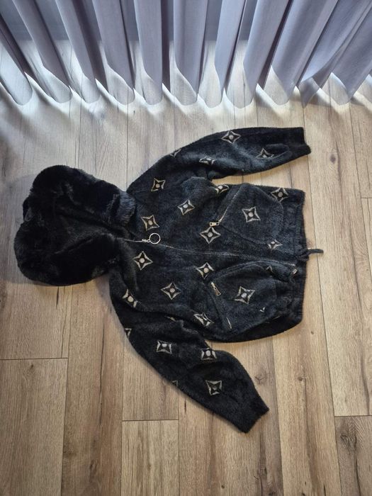 Жилетка черна нова