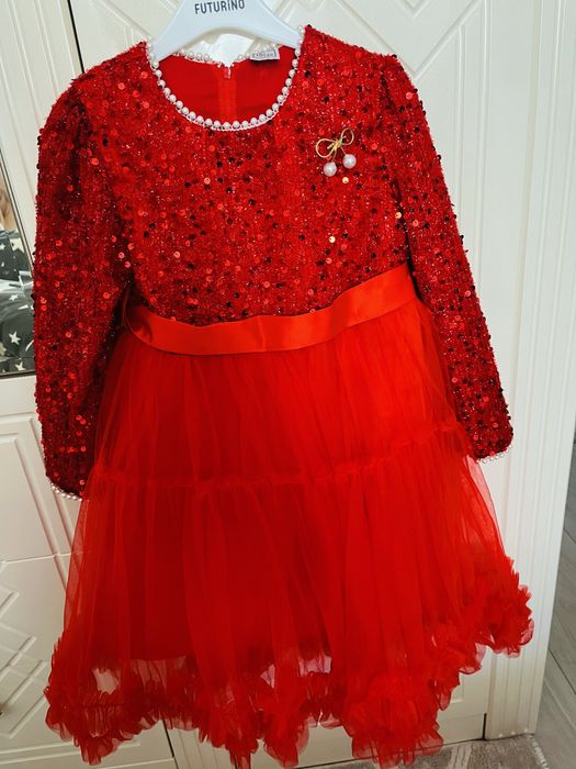 Нарядное платье на девочку