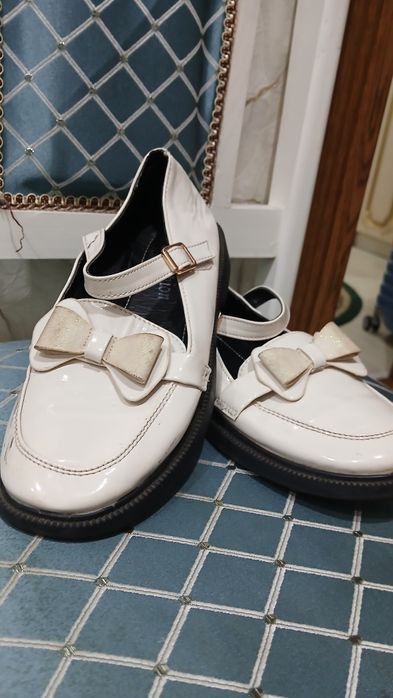 Продам детский две  туфли