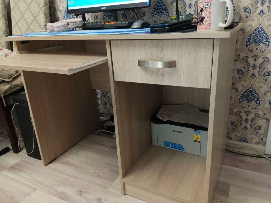 Продам компьютерный стол + в подарок стереосистема