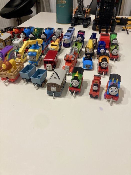 Vând trenulețe Thomas &friends