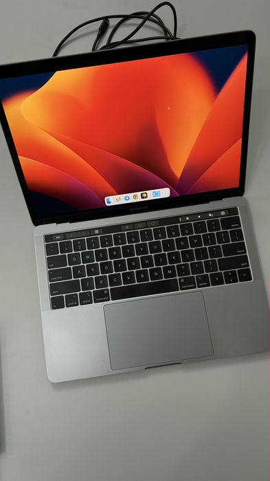СРОЧНО, MacBook Pro 13 (2019) в отличном состоянии