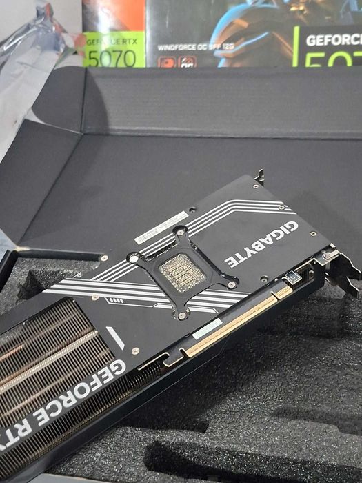 placa video RTX 5070+cutie+factura+garantie 5 ore folosita impecabila