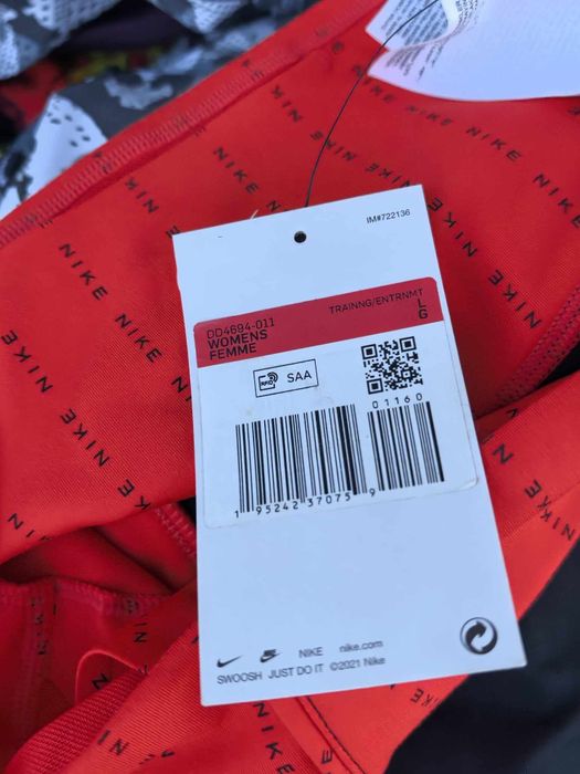 Nike оригинален дамски клин нов  Л размер