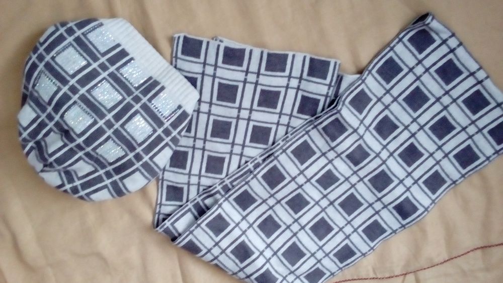 продается шапочка и шарф