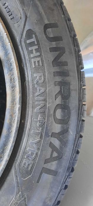 ЛЕТНИ ГУМИ УНИРОЯЛ 185/65/15 ПОЧТИ НОВИ с джанти за Фиат Пунто Ево