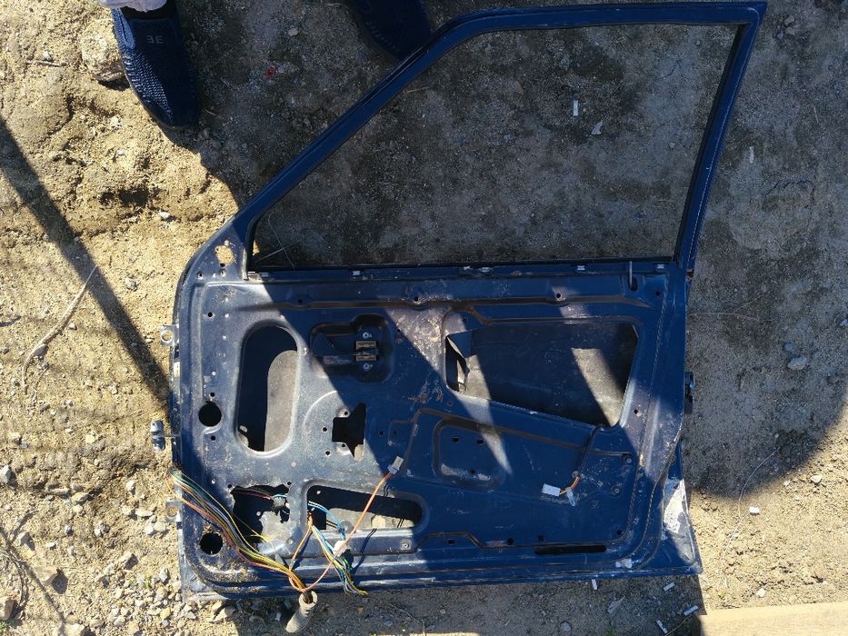 Продам багажник и дверь от 2115