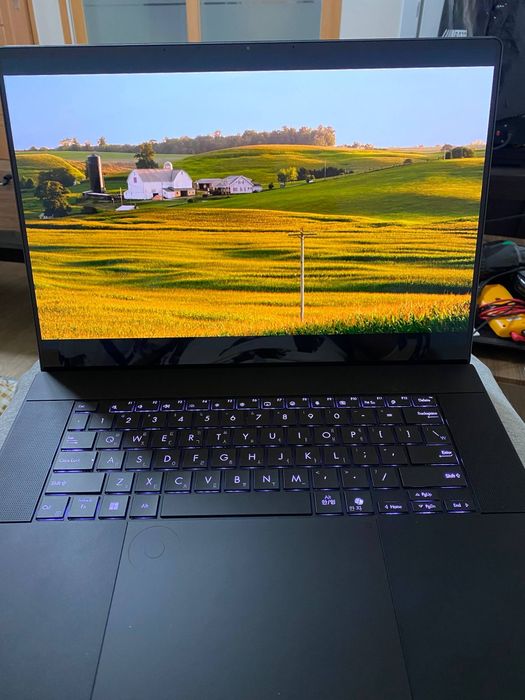 Asus proart p16  yahshi holatda
