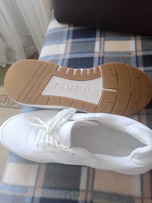 Продам кроссовки, новые. 44 размер. бренд Pull & Bear. Испания