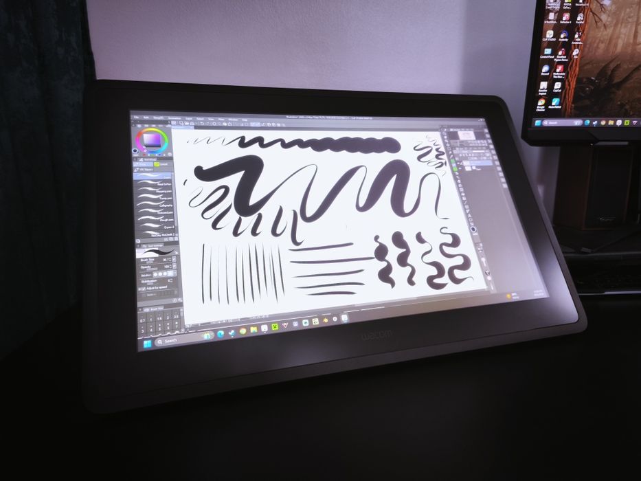 Wacom Cintiq 22HD DTK-2200 – stare excelentă, pen și accesorii incluse