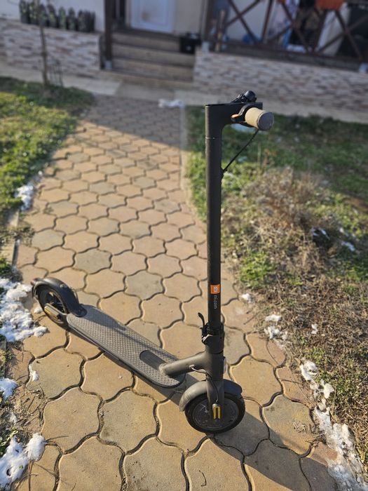 Trotineta Xiaomi Mi scooter essential