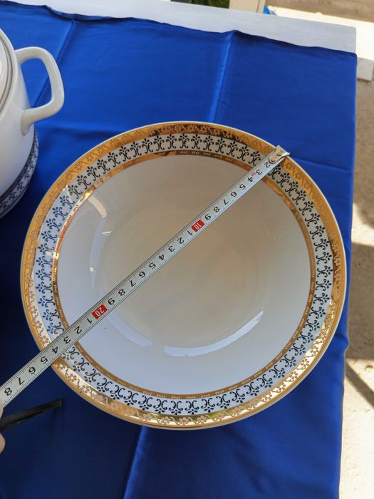 Красив Порцеланов Супник с купи