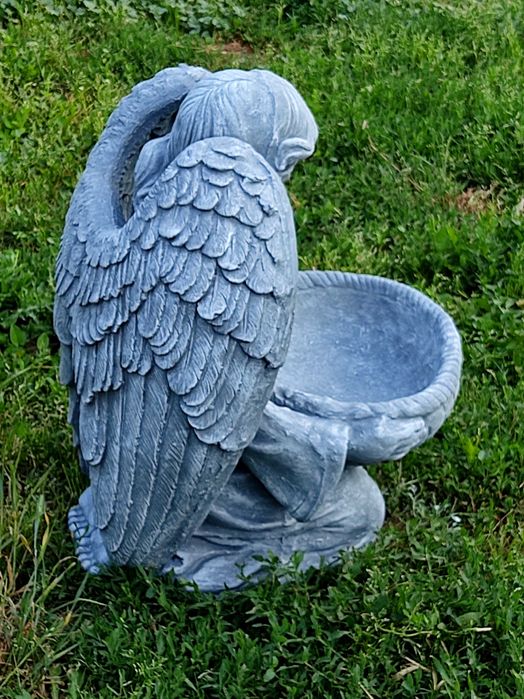 Фонтан-кашпа от вибробетон "Ангелче"