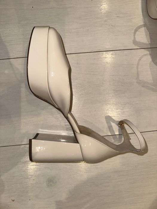 Tocuri patrate cu platforma firma HÖGL, crem lacuit, marime 39