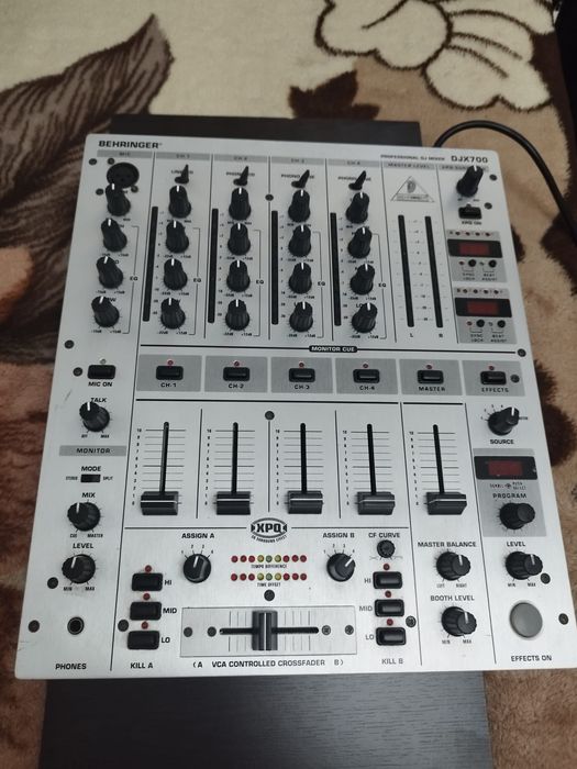 Behringer Pro Mixer DJ X 700