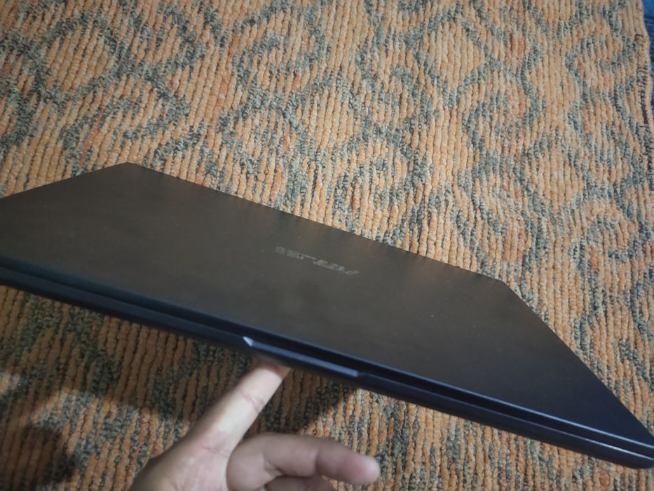 ASUS Expertbook holati zo'r