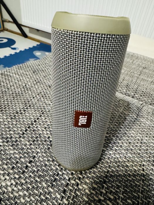 Vând boxa JBL Flip 3 impecabila